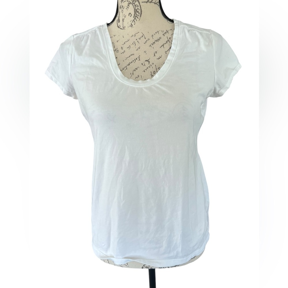 Ann Taylor cotton spandex women’s scoop neck tee size medium, bright white